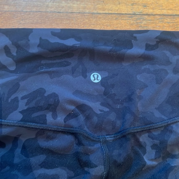 Lululemon Align Crop Tights in Incognito Camo, size 4 - Picture 9 of 13